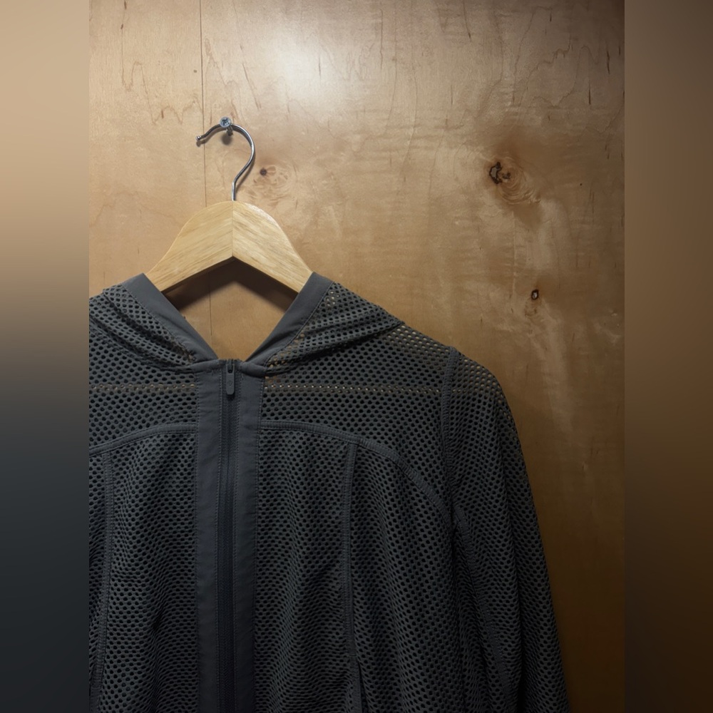 Lululemon Relaxed Fit Mesh Jacket - Picture 8 of 8